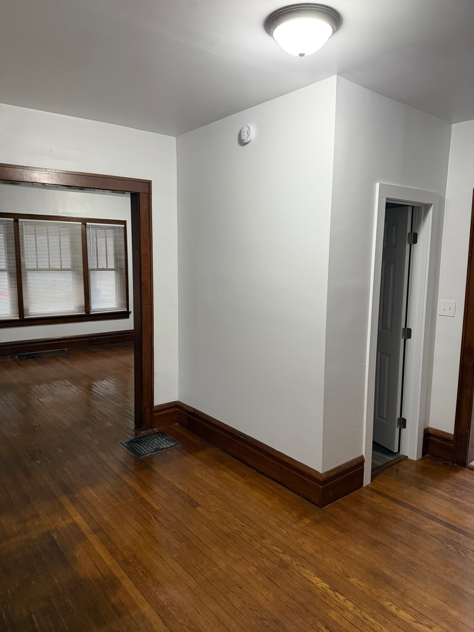 Building Photo - 594 N 21st St