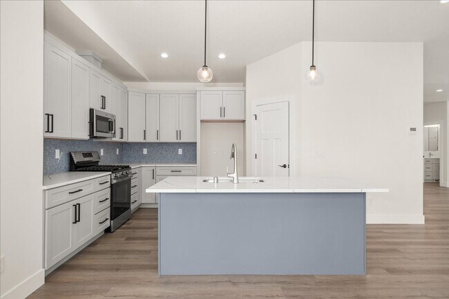 Building Photo - $3,800 - 4 Bed / 3 Bath Stunning Brand New...