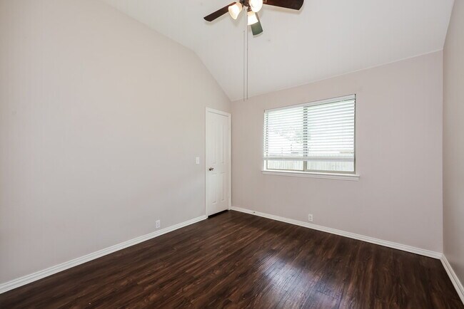 Building Photo - 636 Brooks St