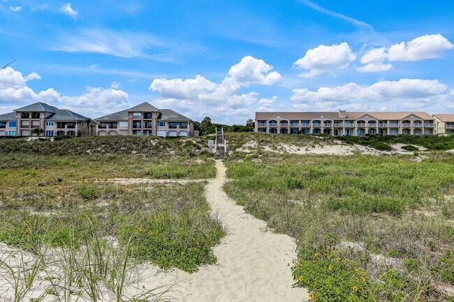 Building Photo - Townhome  in The Enclave at Summer Beach