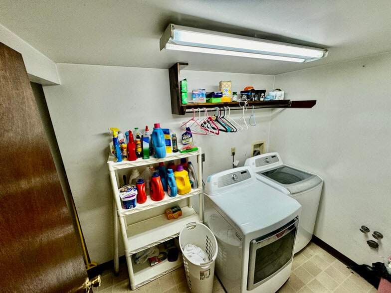 Building Photo - 20 Hazlett Ln