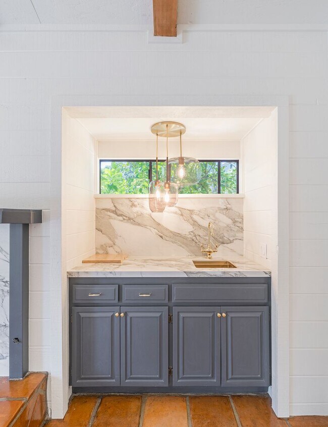 Building Photo - Beautifully Renovated Woodland Hills Home