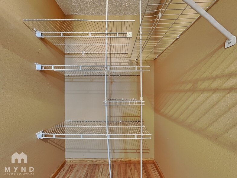 Building Photo - 2024 Sheffield Ct