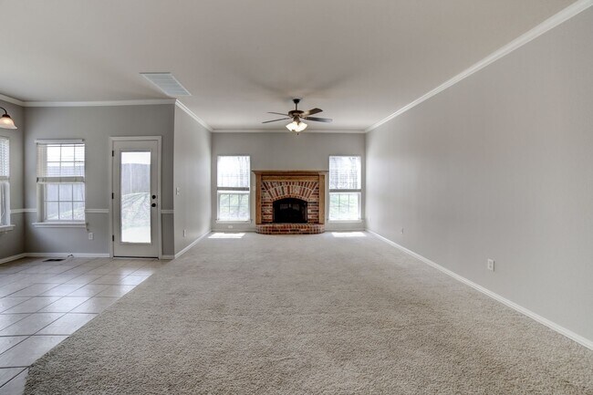 Building Photo - 5 Bed | 2.5 Baths | Broken Arrow