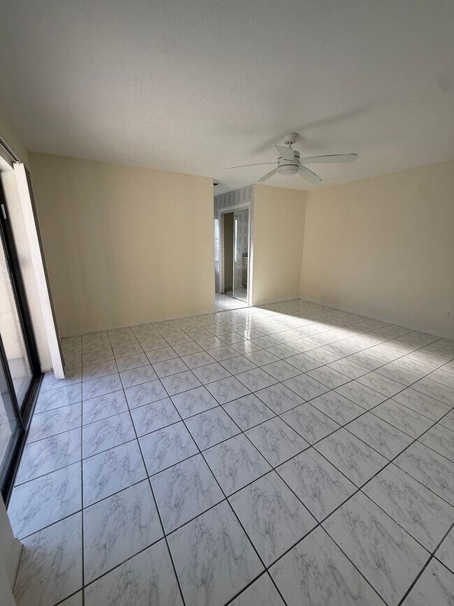 Building Photo - 8102 Ibiza Ct S