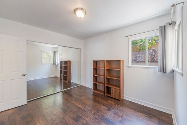 Building Photo - 1710 Marshallfield Ln