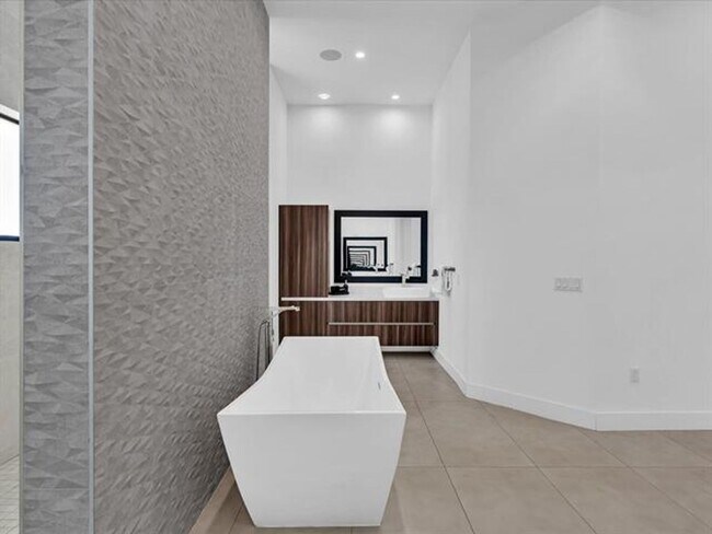 Building Photo - 6122 SW 173rd Way