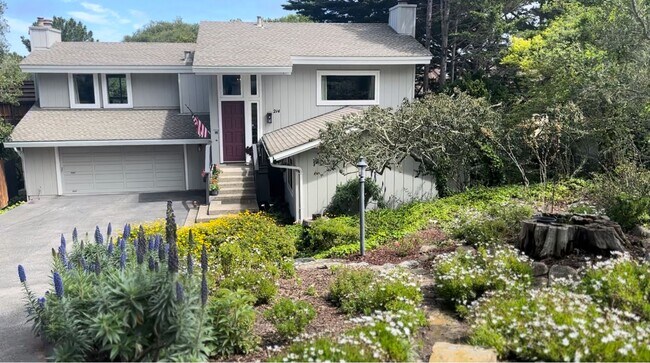 Primary Photo - Sunny - Fully Furnished 2-Bedroom, with Of...