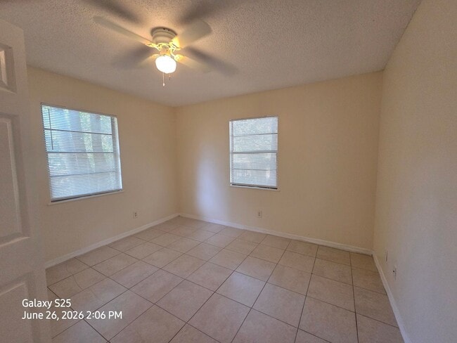 Building Photo - Cute Rental Home on Dead End Street w/large yard