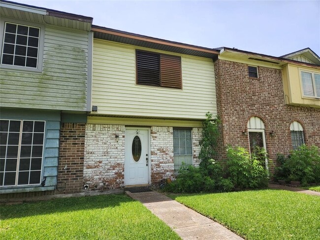 Building Photo - 8936 Glacier Ave