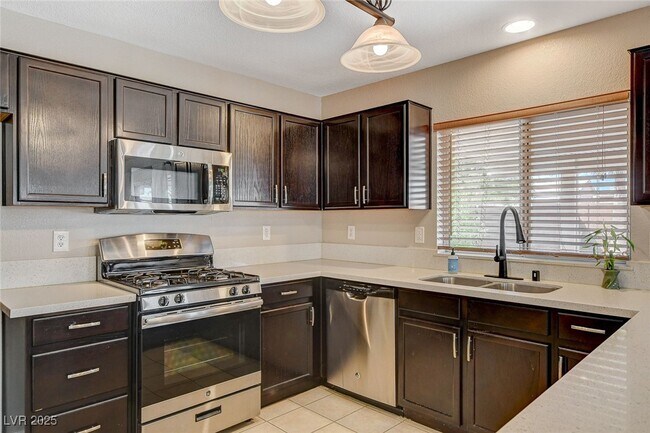 Building Photo - 688 Emerald City Ave