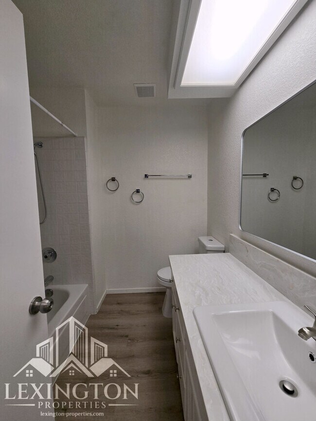 Building Photo - Beautifully Updated, 4BD/3BA, Home in Rocklin – Excellent Location!