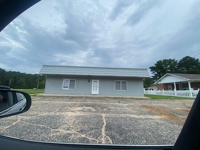 Building Photo - 3250 Willard Dr