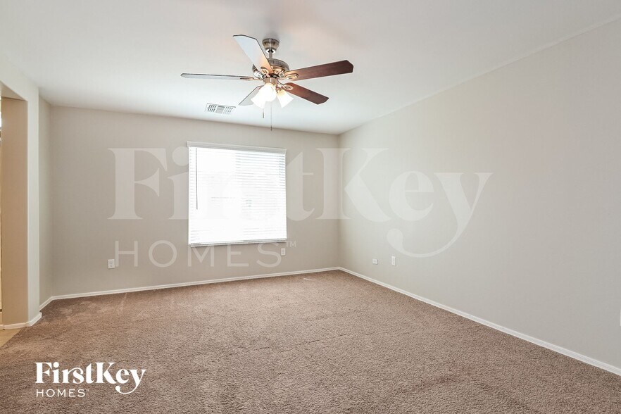 Building Photo - 2822 N Fair Oaks Ave