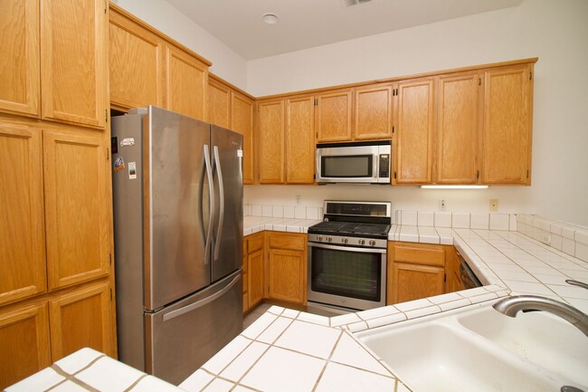Building Photo - West Davis 4 Bedroom 2.5 Bathroom Home Rig...