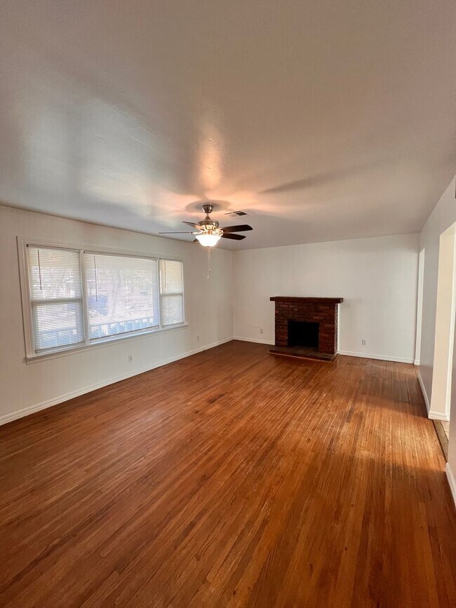Building Photo - 334 E 46th St