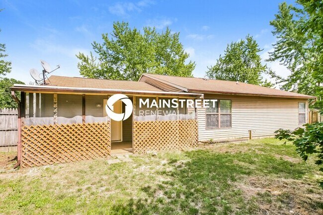 Building Photo - 3 Bedroom Pet-Friendly Home in Indianapolis, IN with Main Street Renewal