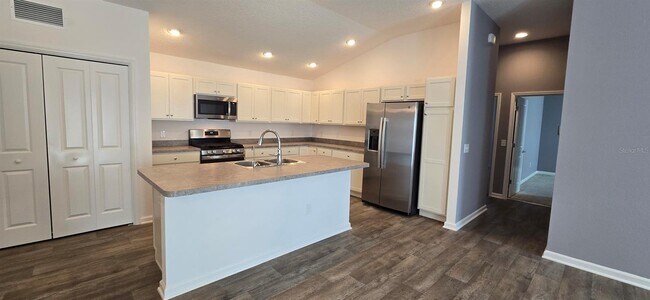 Building Photo - 2803 Hull Ln