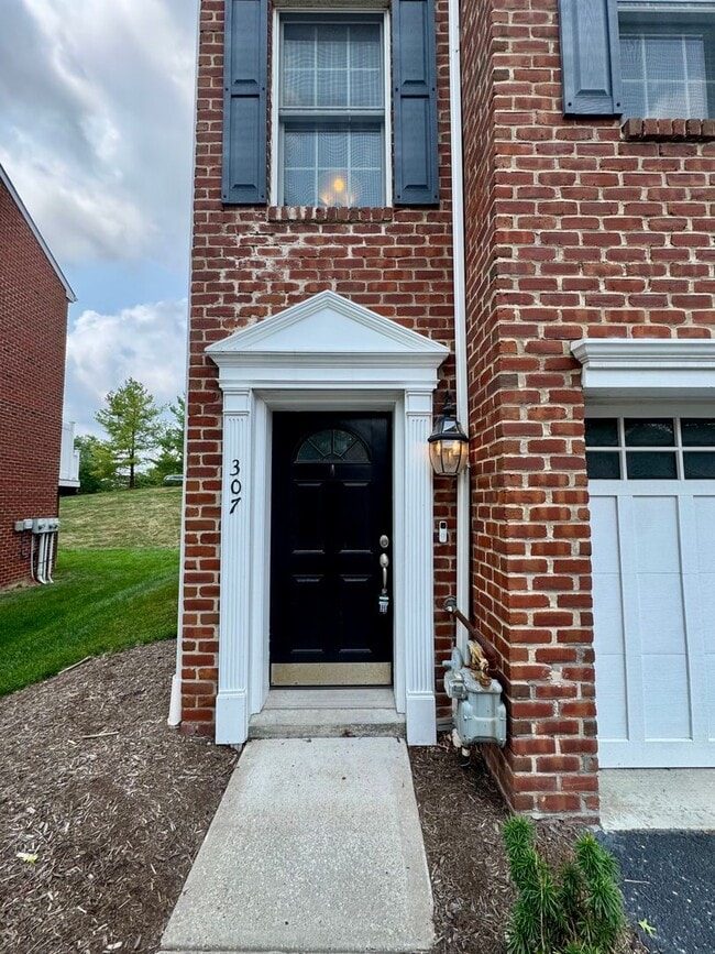 Building Photo - 307 Marshall Heights Dr