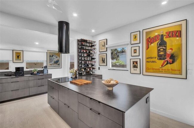 Building Photo - 747 2nd St N