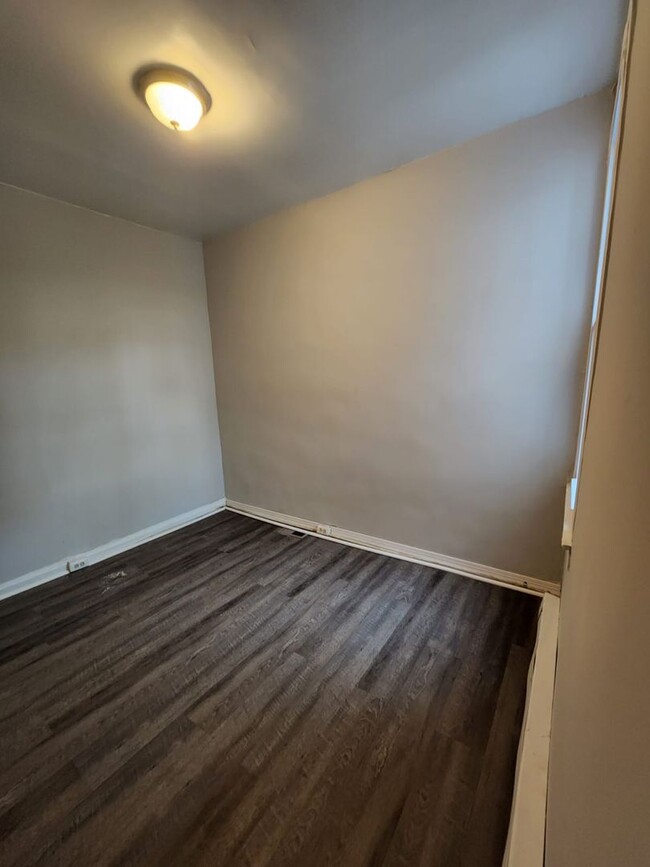 Building Photo - Remodeled home - Olney