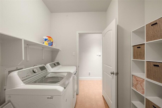 Building Photo - 3446 De Torres Cir