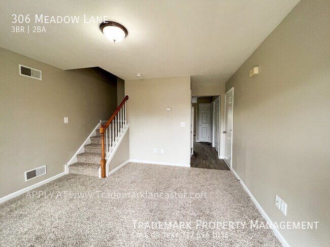Building Photo - Spacious 3 Bedroom 2 Bath Town Home