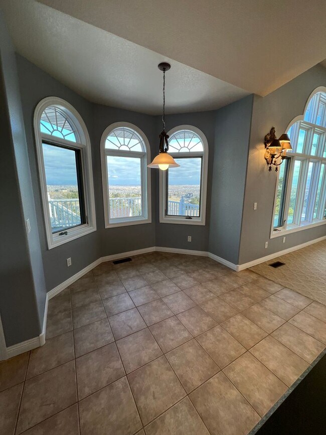 Building Photo - Beautiful Five-Bedroom, Three-Bathroom Home for Rent