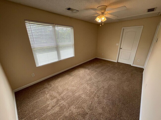 Building Photo - BRIDGEWATER HOME! PRE-LEASING FOR AUGUST 1 2026! 1/2 Off Deposit!