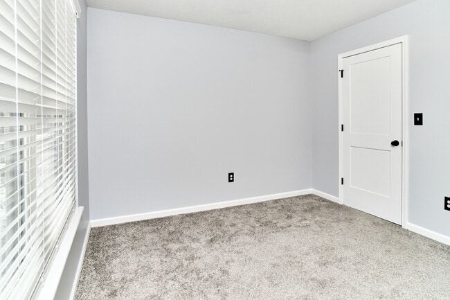 Building Photo - 730 N East St