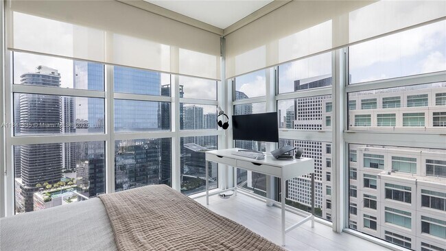 Building Photo - 950 Brickell Bay Dr