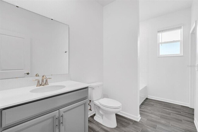 Building Photo - 6306 Lakepine St