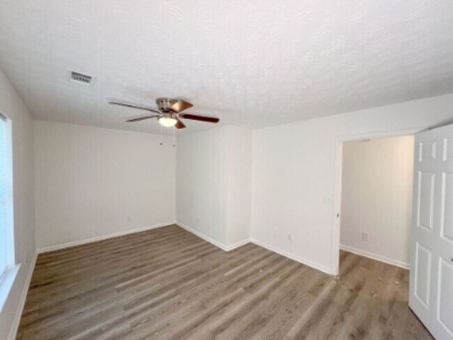 Building Photo - 7155 Pineneedle Dr SW