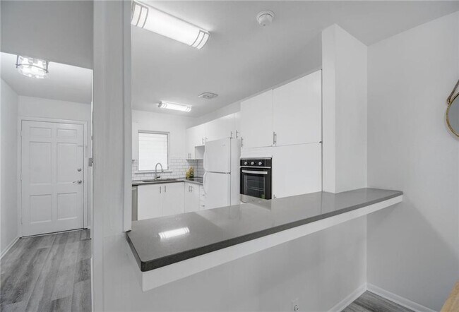 Building Photo - 5320 Balcones Dr