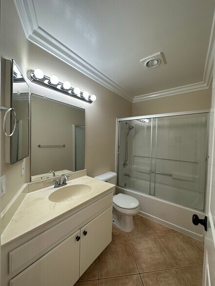 Building Photo - 227 Woodland Pky