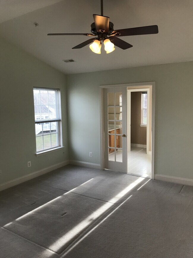 Building Photo - *Coming Soon!*  Large end unit town home i...