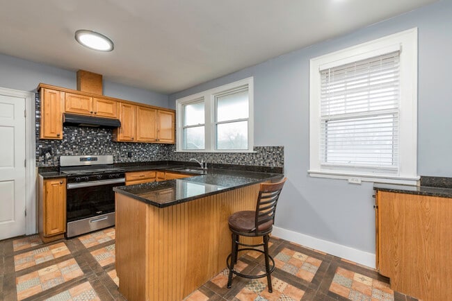 Building Photo - 415 W Ridgeland Ave