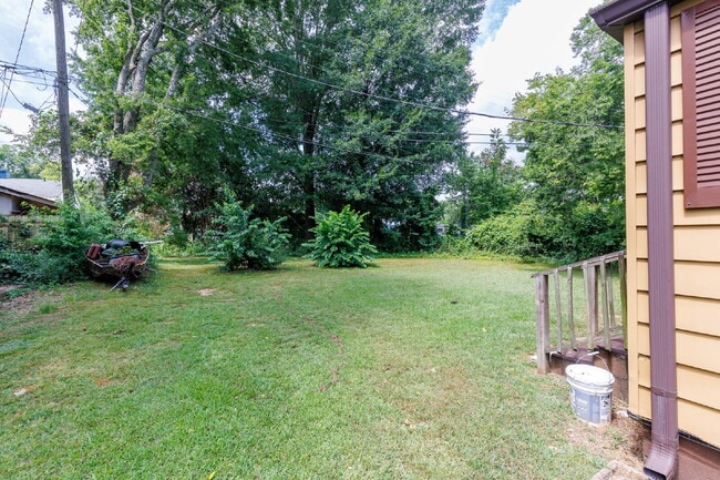 Building Photo - 208 9th Ct S