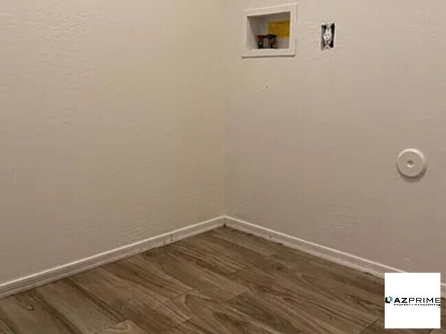 Building Photo - Nice Home