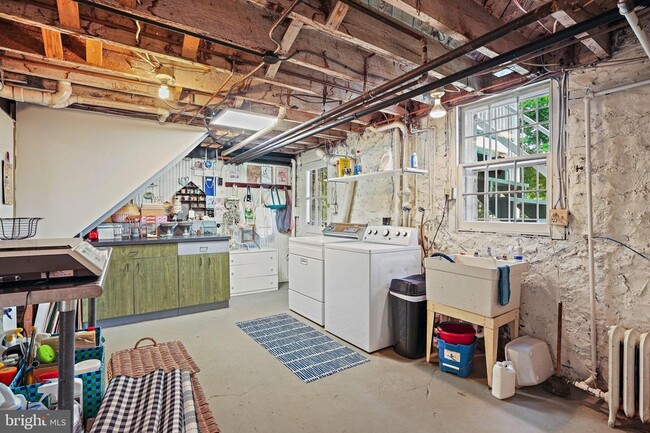 Building Photo - 3612 Albemarle St NW
