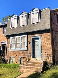 Building Photo - Charming 4 Bedroom 2.5 Bathroom Brick Town...
