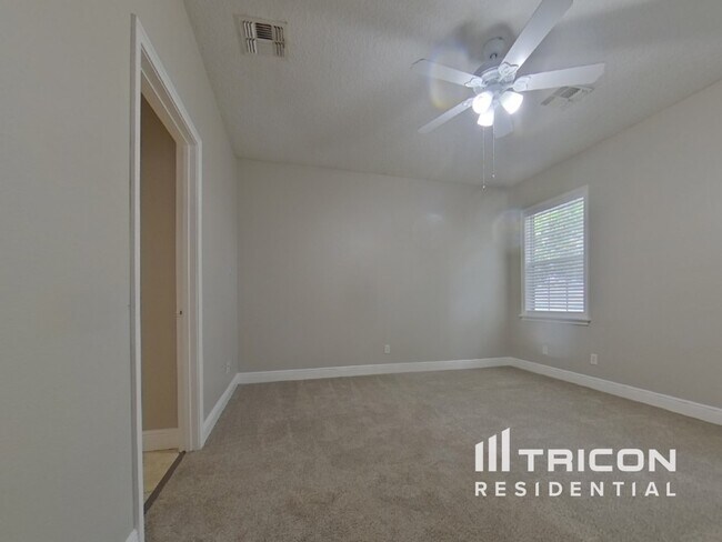 Building Photo - 605 Arlington Ct