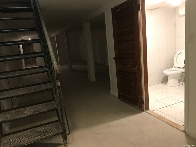 Building Photo - 114-60 Van Wyck Expy