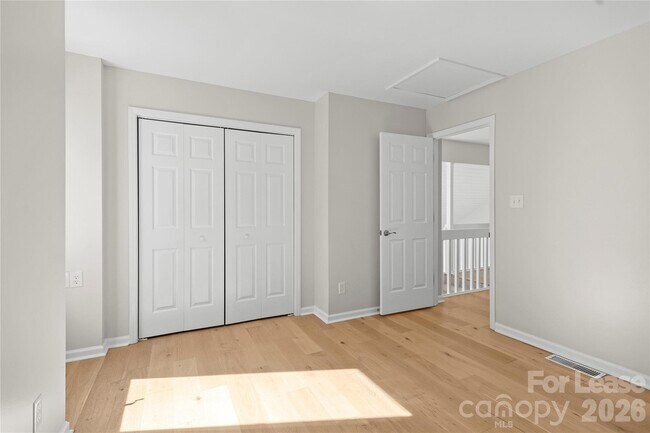Building Photo - 280 Lakeview Shores Loop