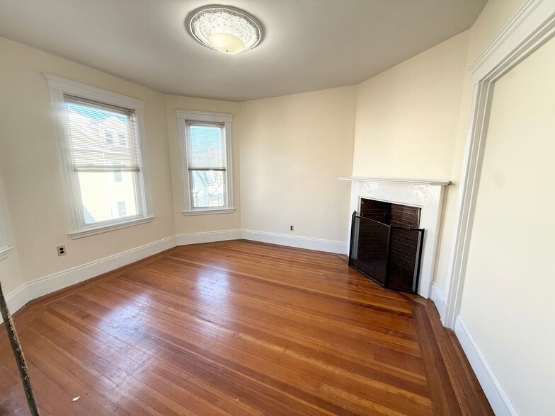 Building Photo - 144 Hillside St