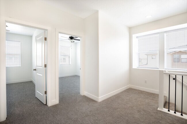 Building Photo - 2608 E Wake Frst Ln