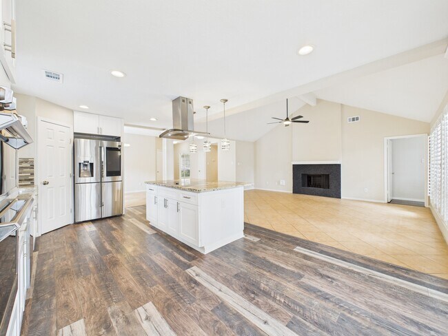 Building Photo - 519 Promenade Blvd