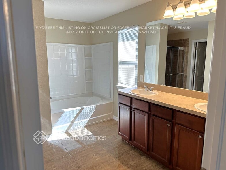 Building Photo - 1734 Bonita Bluff Ct