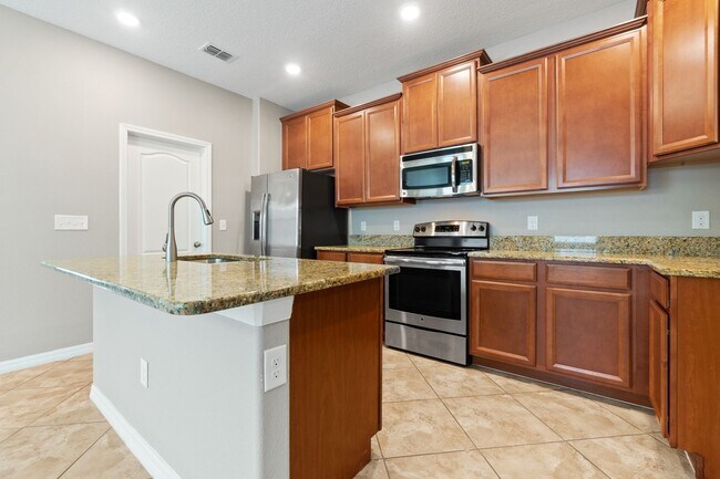 Building Photo - Beautiful 3/2.5 Energy Efficient Home in H...