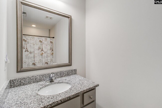 Building Photo - 246 Honey Hill Way